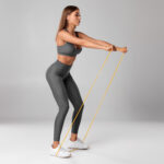 Latexový cvičebný pás - Power Band PL-1, žltý 4-7 kg REBEL ACTIVE – Obrázok 4