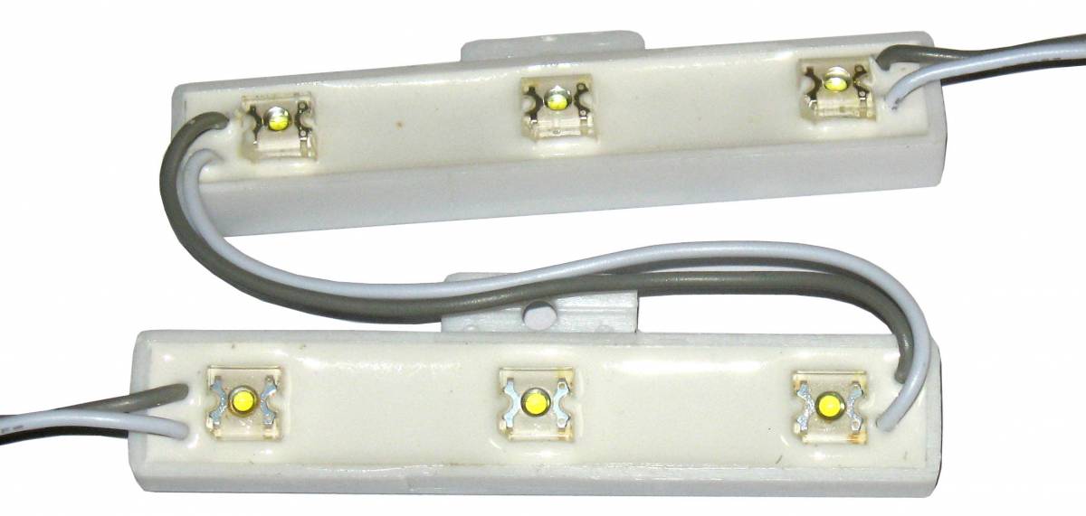 listewka-diodowa-wodoodporna-3-flux-czerwony-12v-c6853d59dfd64a27a538d050fcf921dd-268a7b79 Vodotesný diódový pásik 3 FLUX červený 12V – Obrázok 1