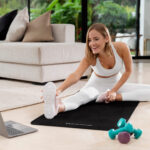 Gymnastická podložka na jogu, pilates, fitness, 183x61 cm, hrúbka 1,5 cm, materiál NBR, čierna, REBEL ACTIVE – Obrázok 5