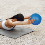 Mini pilates lopta na rehabilitáciu 25cm, modrá, REBEL ACTIVE – Obrázok 6