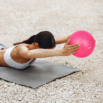 Mini pilates lopta na rehabilitáciu 25cm, ružová, REBEL ACTIVE – Obrázok 6