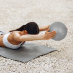 Mini pilates lopta na rehabilitáciu 25cm, šedá, REBEL ACTIVE – Obrázok 6